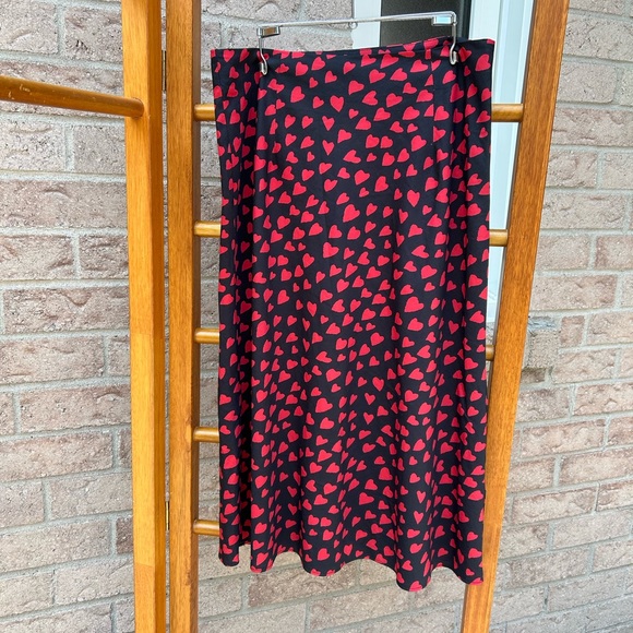 black and red heart print midi skirt from nasty gal - Picture 1 of 5